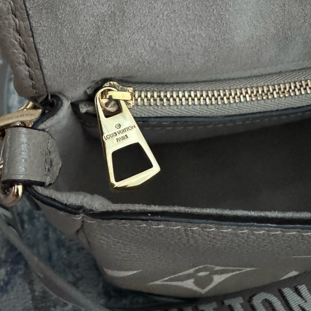 Louis Vuitton Diane Crossbody Bag - Picture 9 of 10